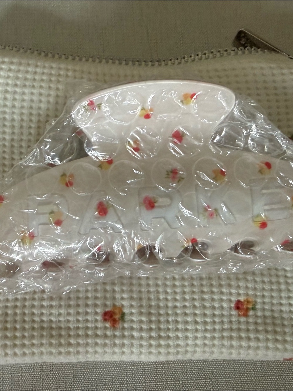 Parke Floral Claw Clip - White with Red & Yellow Flowers - Picture 4 of 4